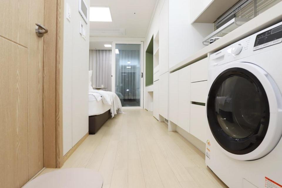 Apartment The Share Myeongdong Сеул Экстерьер фото