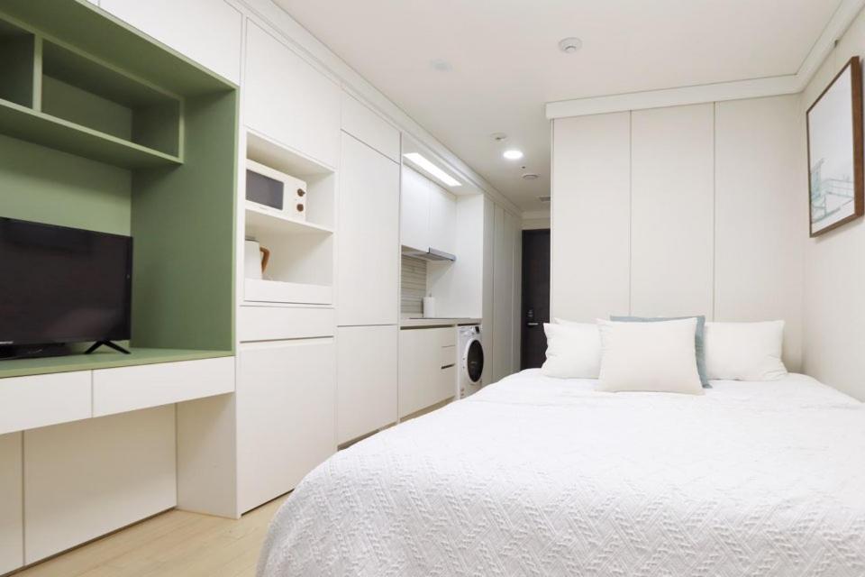 Apartment The Share Myeongdong Сеул Экстерьер фото