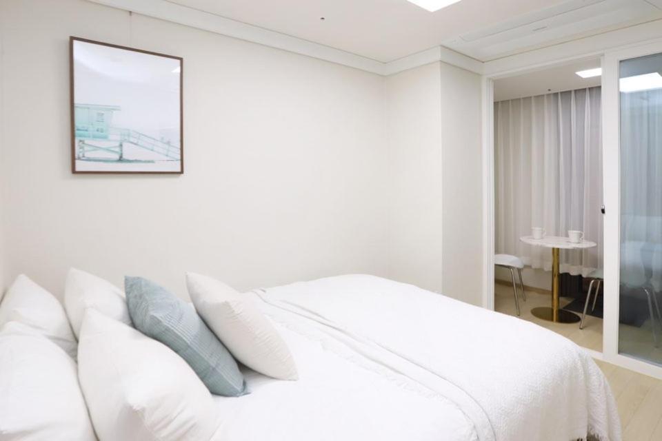 Apartment The Share Myeongdong Сеул Экстерьер фото